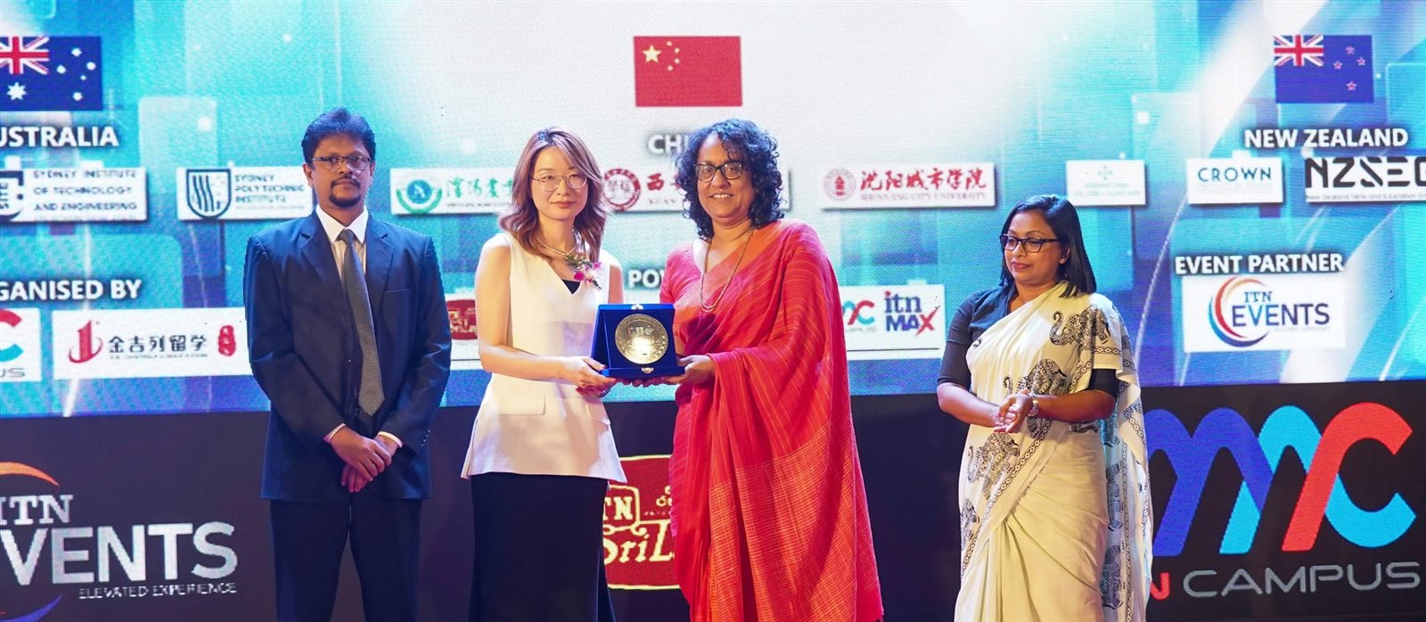 The Prime Minister presents a token of appreciation to a JJL Overseas Education representative at ICEE 2026